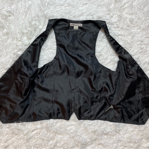 Bundle of Button-Down Vests - Picture 7 of 13